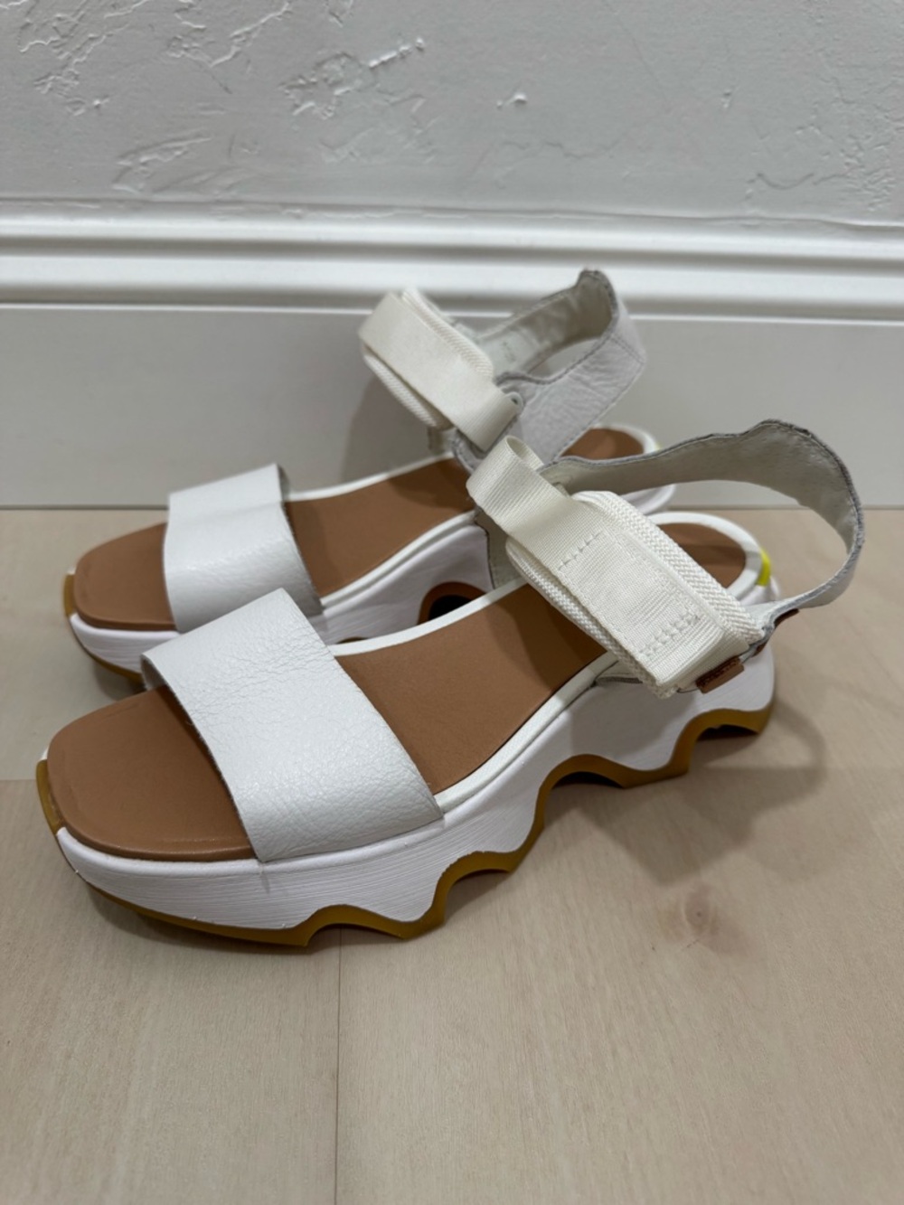 Sorel Kinetic Impact Y Strap Sandals Women's 7 Sea Salt White Tan Athleisure - Picture 7 of 14